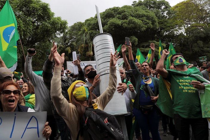 Brezilya'da aşı karşıtlarından protesto