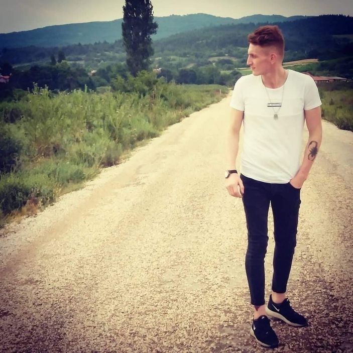 d Bursa'da çarpışma sırasında yola fırlayan 2 genç öldü