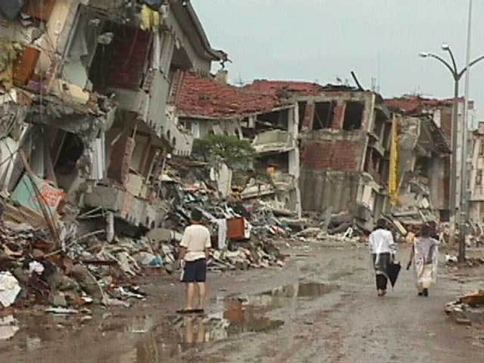 17 Ağustos 1999 depremi kaç şiddetindeydi? 17 Ağustos depreminde kaç kişi öldü?