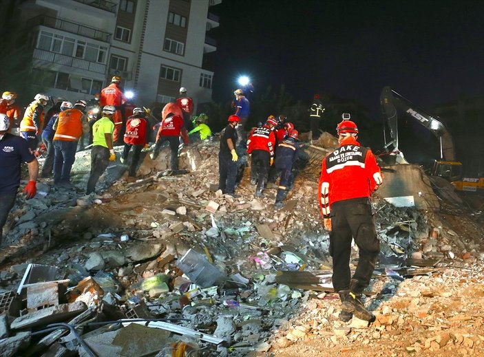 Kurtarma gönüllüleri, depremlerdeki tecrübeleriyle İzmir'e koştu