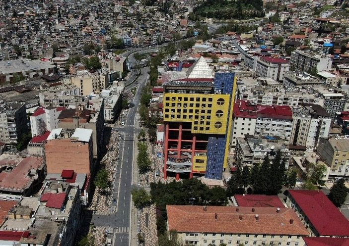 Kahramanmaraş'taki dünyanın en saçma binasından kaçış başladı