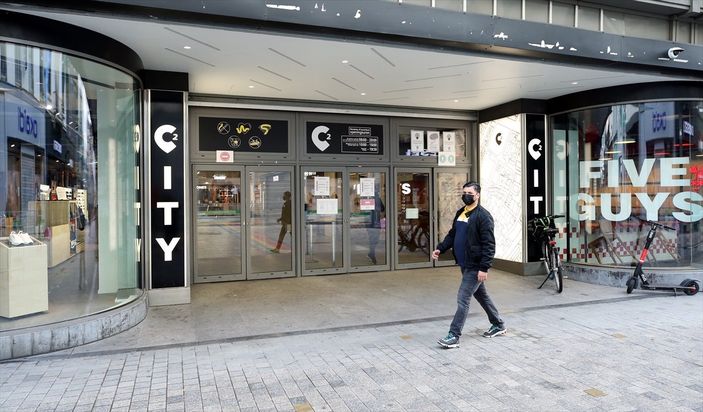 a Belçika'da mağazalar kapatıldı