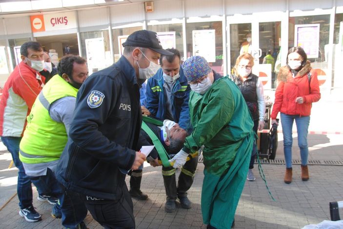 Eskişehir'de başına tahta parçası düşen kişi ağır yaralandı