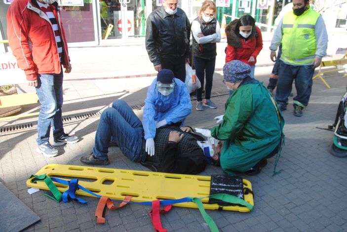 Eskişehir'de başına tahta parçası düşen kişi ağır yaralandı