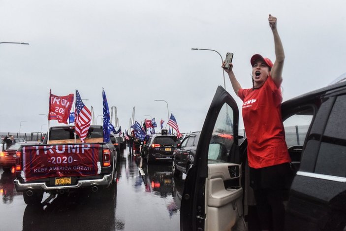 Trump destekçileri yolları trafiğe kapattı