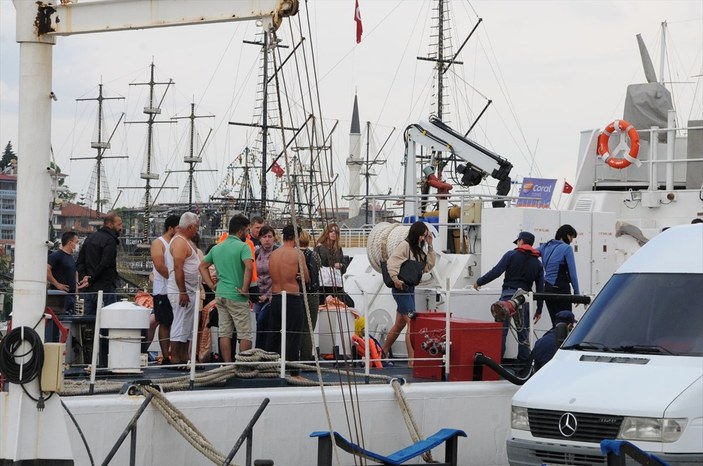Alanya'da turist teknesi alabora oldu