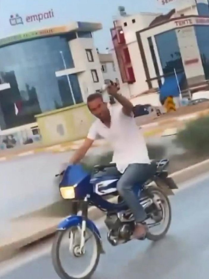 Antalya'da elinde birayla motosiklet kullandı