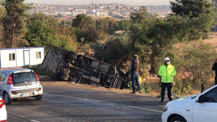 Gaziantep'te yolcu midibüsü devrildi: 14 yaralı