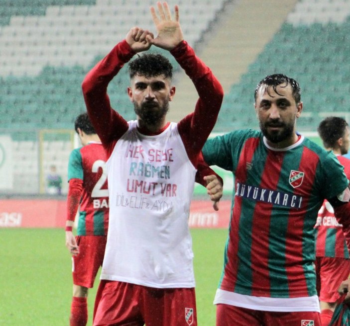 Karşıyaka oyuncusu Harun, gol sevincini İzmir'le paylaştı
