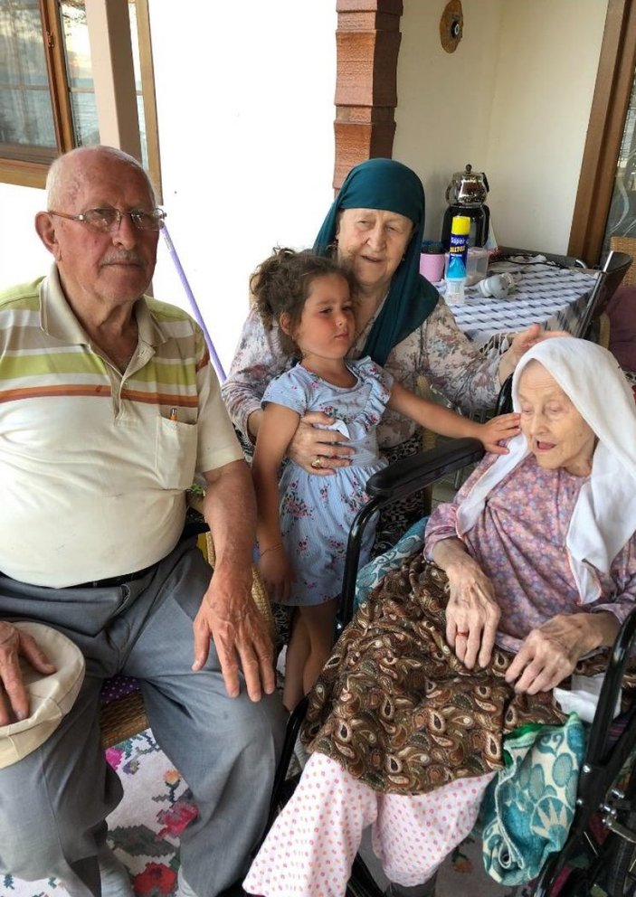 Bursa'da yaşayan 109 yaşındaki kadın, koronavirüsü yendi