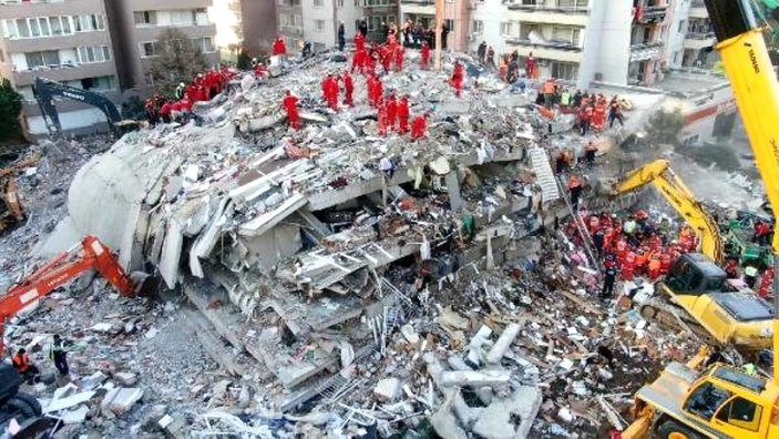 İzmir depreminde, Rıza Bey Apartmanı'nın çökme anı