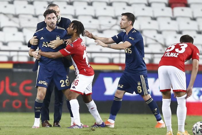 Sinan Gümüş: Hakeme bilerek omuz atmadım