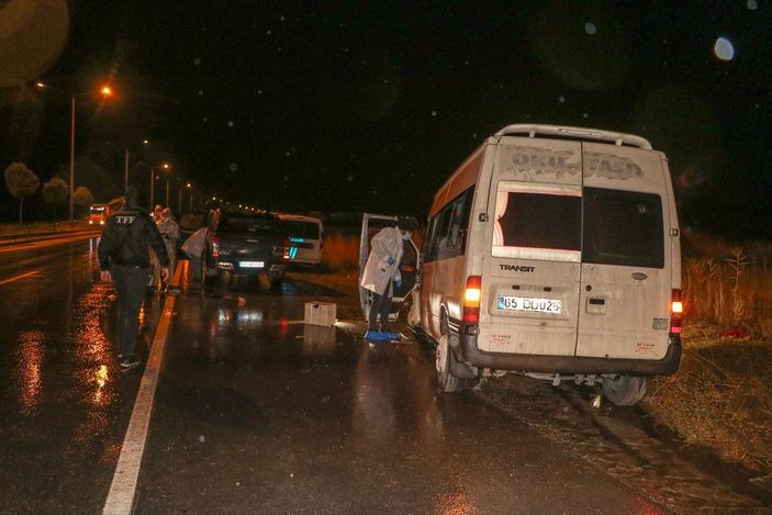 a Van'da göçmenleri taşıyan minibüs kaza yaptı: 1 ölü 7 yaralı