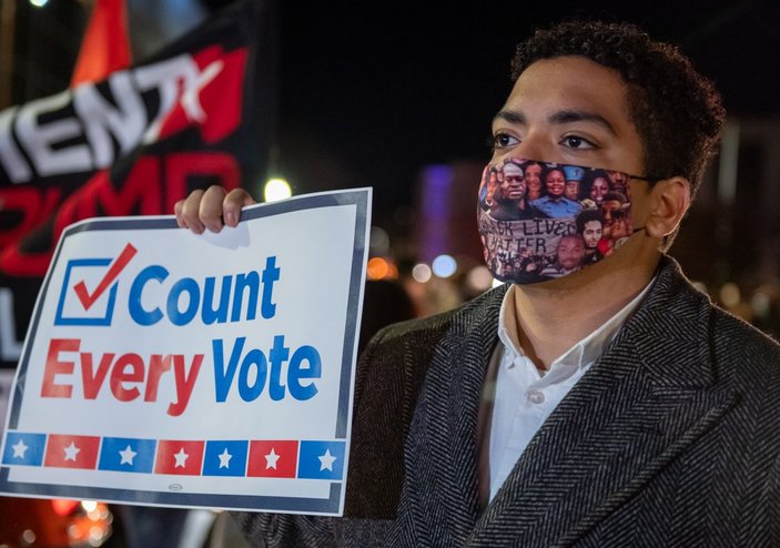 ABD sokakları oylar sayılırken bir kez daha karıştı