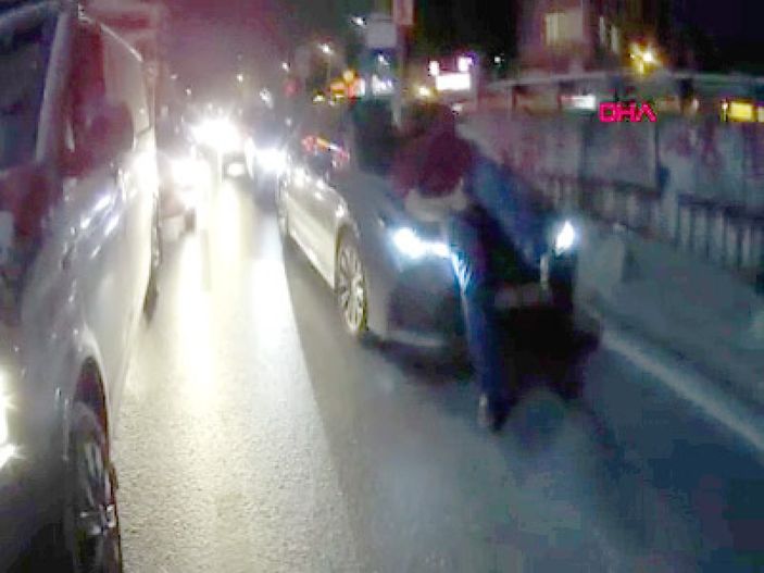 Beyoğlu'nda trafik zorbasına taksiciden dayak