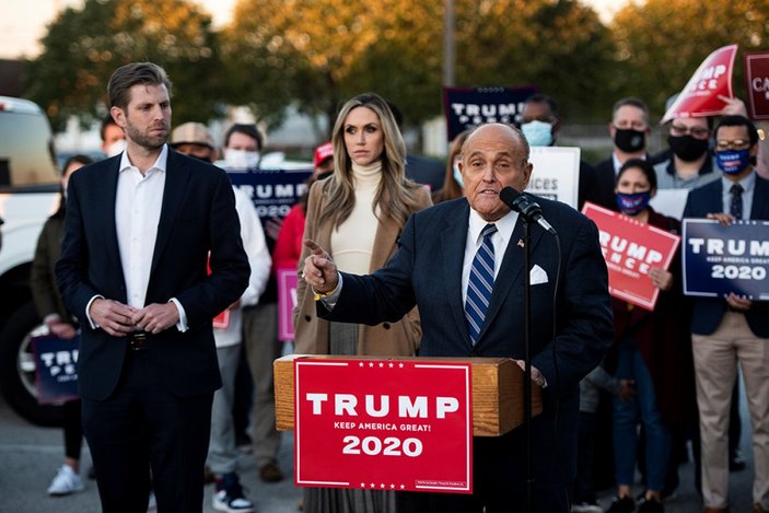Donald Trump'ın avukatı Rudy Giuliani, posta oylarına tepki gösterdi