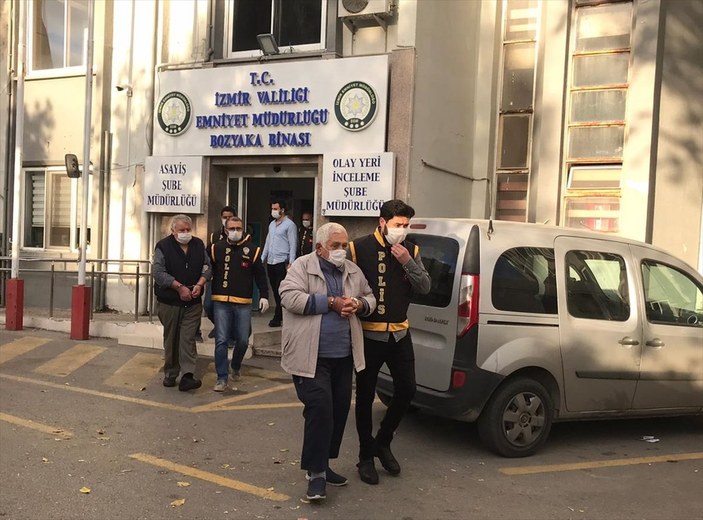 İzmir'de yıkılan binalarla ilgili gözaltına alınan 9 şüpheli adliyeye sevk edildi