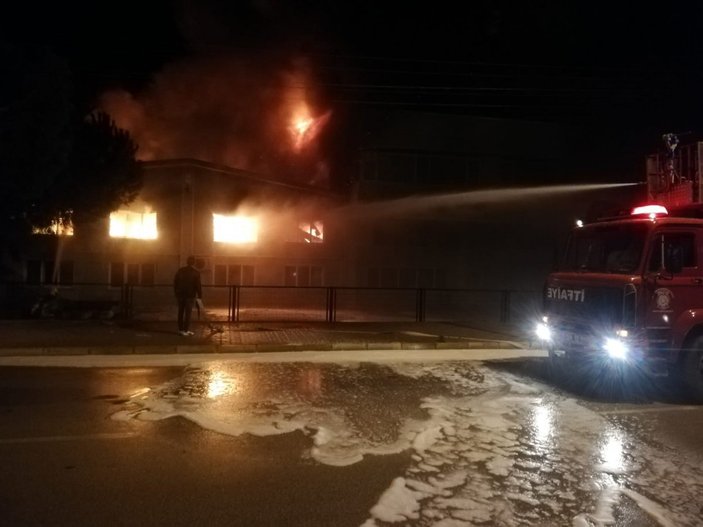 Balıkesir'de kauçuk fabrikasında yangın çıktı