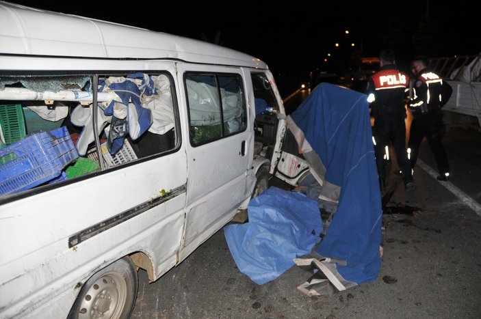 Antalya'da minibüsün altında kalan kadın hayatını kaybetti