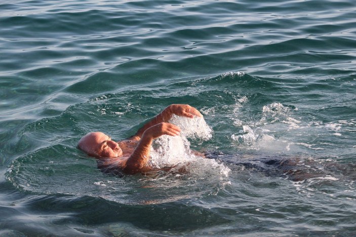 Antalya'da kasımda deniz keyfi devam ediyor