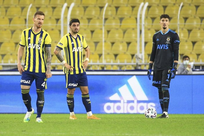 Konyaspor'a yenilen Fenerbahçe ilk mağlubiyetini aldı