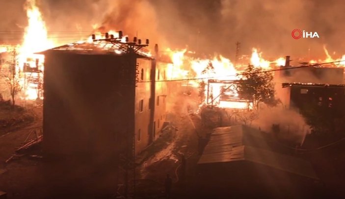 Kastamonu'da 10 ev ve bir cami yandı