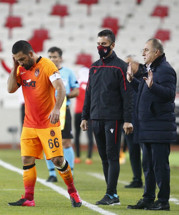 Arda Turan 9 yıl sonra Galatasaray formasıyla gol attı