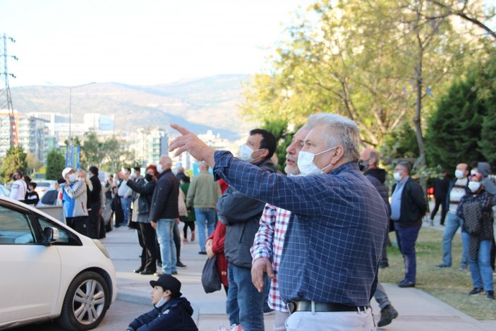 İzmir'de yıkılan binayı böyle izlediler