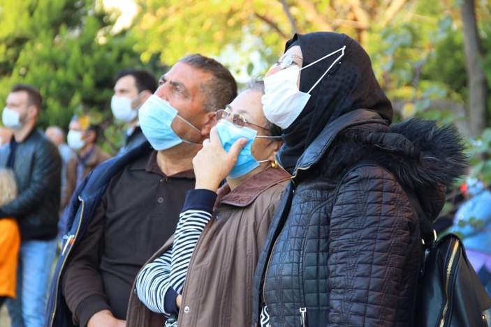 İzmir'de yıkılan binayı böyle izlediler