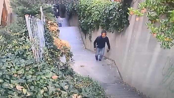 Şişli'de kadını taciz edip, telefonunu çalan saldırgan kamerada