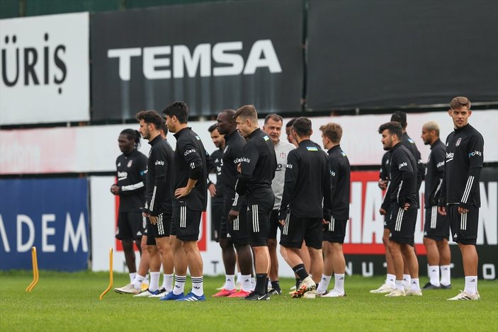 Beşiktaş'ta 3 futbolcu ve bir personel koronaya yakalandı