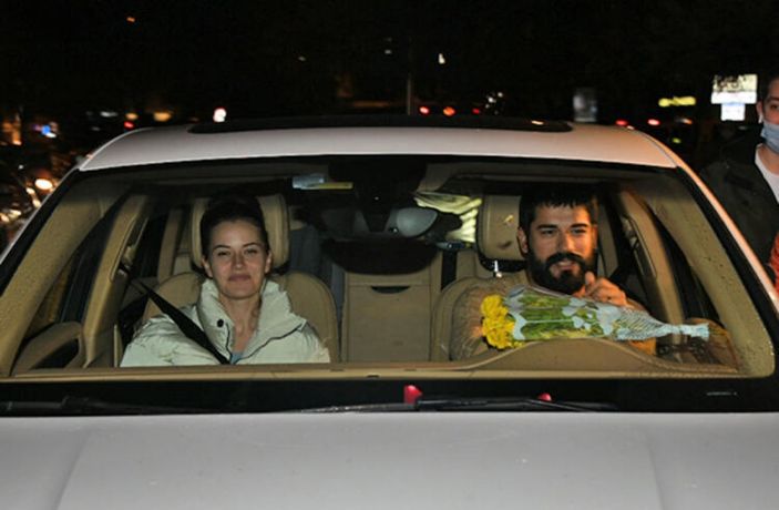Fahriye Evcen ile Burak Özçivit'in dondurma keyfi