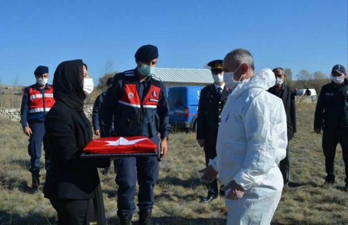 i Kıbrıs gazisi Mehmet Arslan, koronavirüs sebebiyle hayatını kaybetti