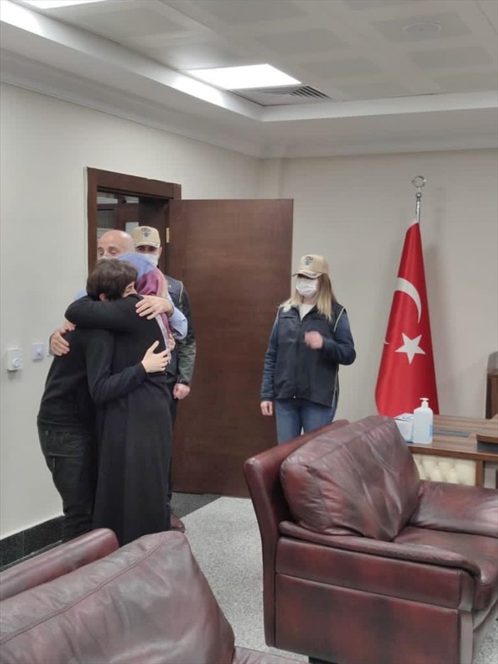 Diyarbakır'da evlat nöbetindeki bir aile daha evladına kavuştu
