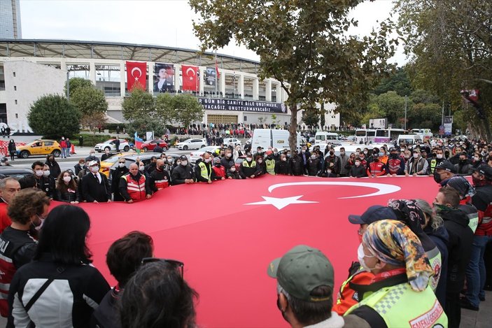 Türkiye, Büyük Önder Mustafa Kemal Atatürk'ü saygı duruşuyla andı
