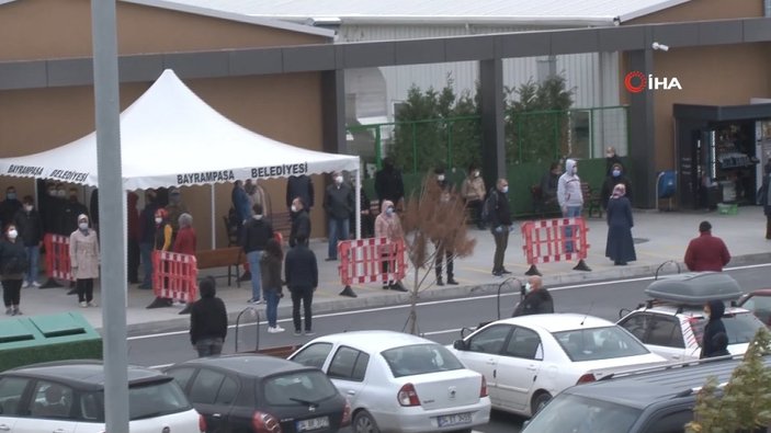 İstanbul'da koronavirüs testi sırasında Ata’ya saygı duruşu