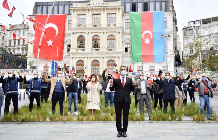 Azerbaycan’ın Karabağ zaferi Beyoğlu’nda coşkuyla kutlandı