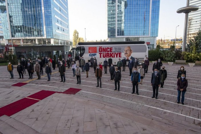 CHP Genel Merkezi'nde Atatürk için saygı duruşu