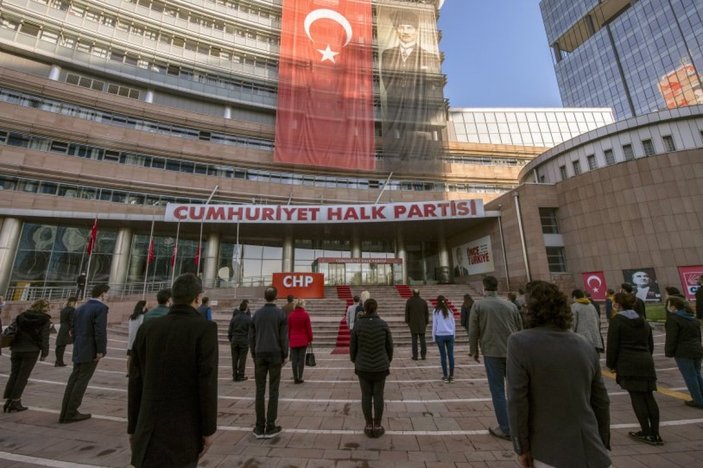 CHP Genel Merkezi'nde Atatürk için saygı duruşu