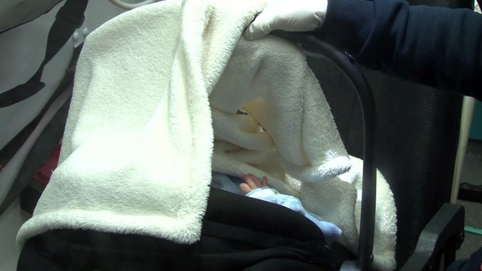 Sarıyer'de 4 haftalık bebek sokağa bırakıldı