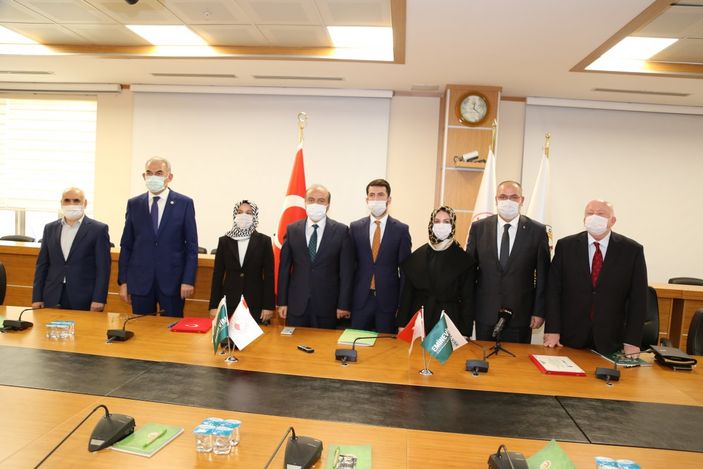 Eminevim Geleceğe Nefes Ol kampanyasına 100 bin fidan bağışladı