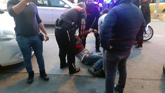 İ Zonguldak'ta otobüs şoförü sinir krizi geçirip ortalığı birbirine kattı