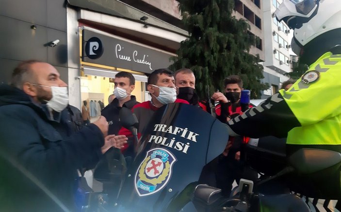 Zonguldak'ta otobüs şoförü sinir krizi geçirip ortalığı birbirine kattı