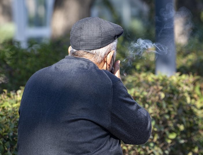 Ankara'da, kamuya açık alanlarda sigara içmek yasaklandı