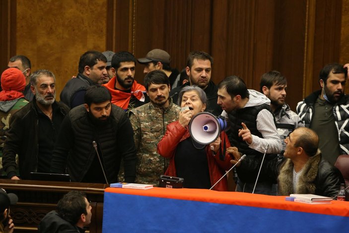 Ermenistan'da muhalefet, Paşinyan'ı düşüremedi