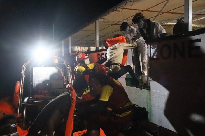 Akdeniz'de göçmen teknesi battı: 1'i bebek 6 kişi ölü