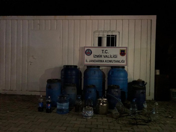 İzmir'de 1035 litre sahte içki ele geçirildi
