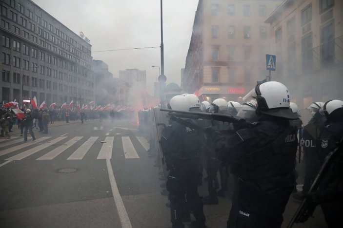 Polonya'da Bağımsızlık Günü: 35 polis yaralandı, 36 kişi gözaltına alındı