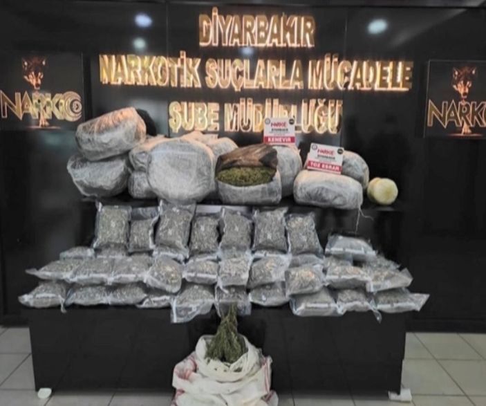 d Diyarbakır'da vakumlu poşette 77 kilo esrar ele geçirildi