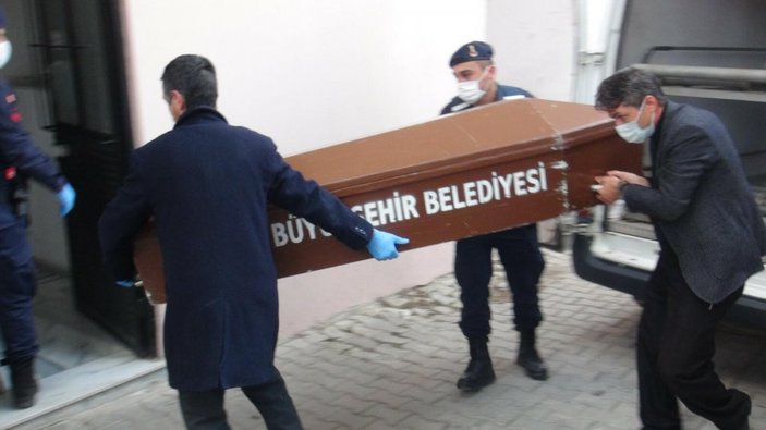 İzmir'de cinnet getiren pazarcı, eşi ile kızını öldürdü